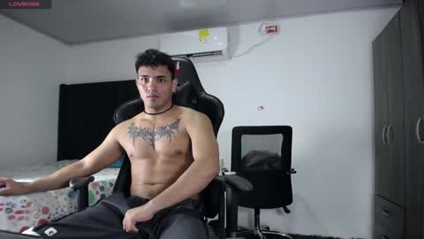 Snapshot of lei_77 chatting on December 23, 9:40 pm Lei online show from December 23, 9:40 pm