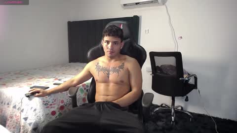 Snapshot of lei_77 chatting on January 1, 1:37 am Lei online show from January 1, 1:37 am