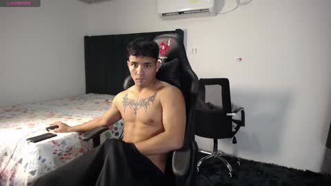 Snapshot of lei_77 chatting on January 6, 9:43 pm Lei online show from January 6, 9:43 pm