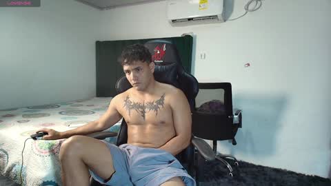 Snapshot of lei_77 chatting on January 11, 12:22 am Lei online show from January 11, 12:22 am