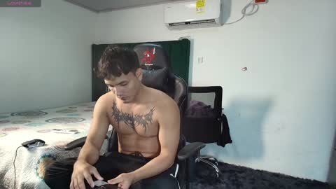 Snapshot of lei_77 chatting on January 18, 12:13 am Lei online show from January 18, 12:13 am