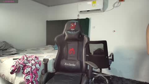 Snapshot of lei_77 chatting on February 1, 12:40 am Lei online show from February 1, 12:40 am