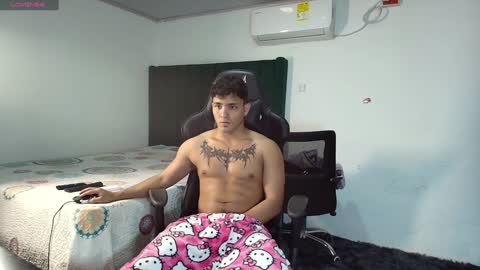 Snapshot of lei_77 chatting on February 4, 10:34 pm Lei online show from February 4, 10:34 pm