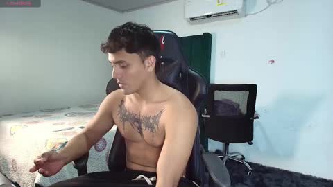 Snapshot of lei_77 chatting on February 16, 11:59 pm Lei online show from February 16, 11:59 pm