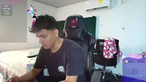 Snapshot of lei_77 chatting on February 24, 1:35 am Lei online show from February 24, 1:35 am