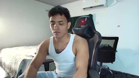 Snapshot of lei_77 chatting on March 1, 8:31 pm Lei online show from March 1, 8:31 pm