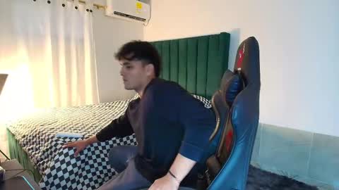 Snapshot of lei_77 chatting on December 14, 9:08 pm Lei online show from December 14, 9:08 pm