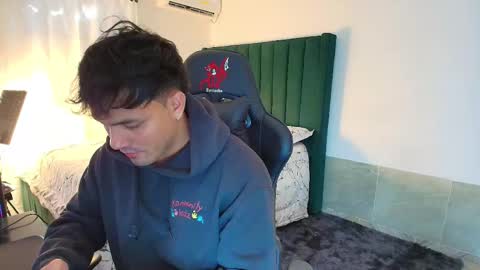  Lei  online show from December 20, 7:10 pm