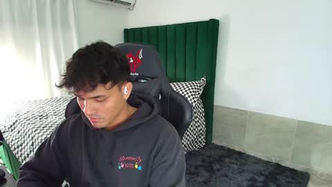  Lei  online show from February 3, 2:53 am