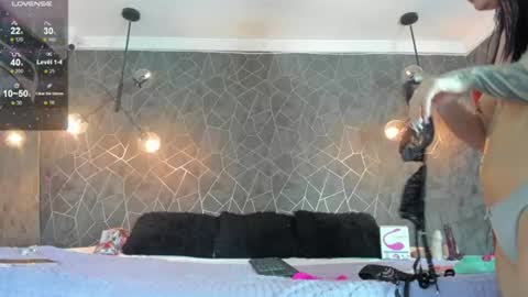 Snapshot of leigh_angels chatting on July 30, 6:51 pm LEIGH ANGELS online show from July 30, 6:51 pm