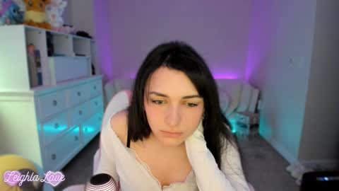 Snapshot of leighlalove chatting on February 20, 1:02 am Leighla online show from February 20, 1:02 am