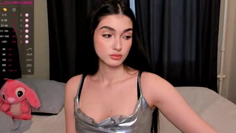 Leila online show from April 25, 12:52 pm