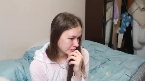 Snapshot of leila_bambi chatting on February 12, 4:33 pm leila_bambi online show from February 12, 4:33 pm