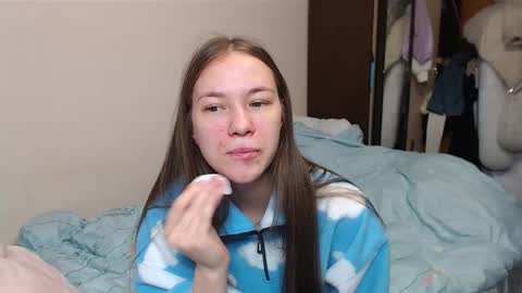 Snapshot of leila_bambi chatting on February 13, 4:28 pm leila_bambi online show from February 13, 4:28 pm