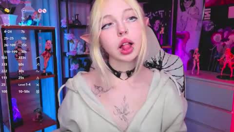 Snapshot of leiladwight chatting on November 1, 4:42 pm Leila online show from November 1, 4:42 pm