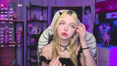 Snapshot of leiladwight chatting on November 15, 4:03 pm Leila online show from November 15, 4:03 pm