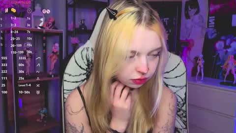 Snapshot of leiladwight chatting on November 16, 4:01 pm Leila online show from November 16, 4:01 pm