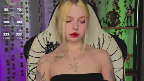 Leila online show from February 26, 2:38 pm