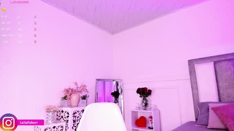 Leila online show from March 15, 9:10 pm