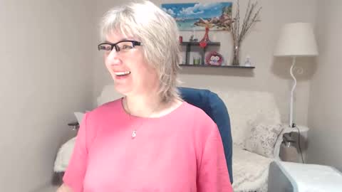 Leila Kinky online show from February 6, 5:45 am