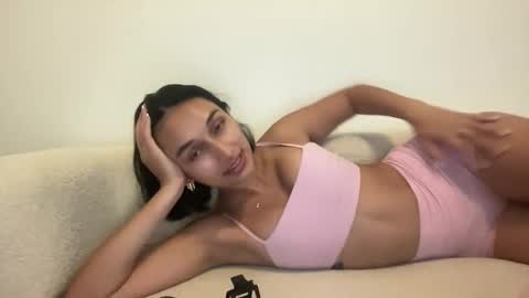 Snapshot of leilanimay chatting on April 1, 2:12 am Leilani online show from April 1, 2:12 am