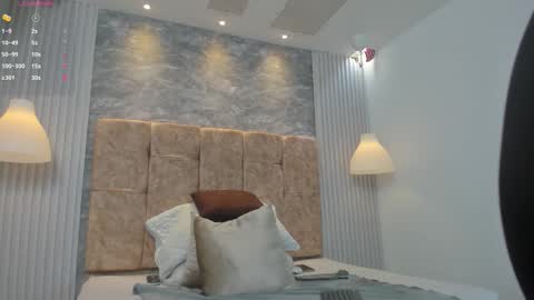 leilapons online show from November 7, 7:03 pm