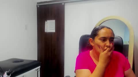 Snapshot of leilasmith_ chatting on May 4, 11:28 am Leila online show from May 4, 11:28 am