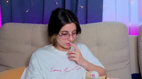 Snapshot of lelahcaminero chatting on November 12, 7:31 am Alexandria online show from November 12, 7:31 am