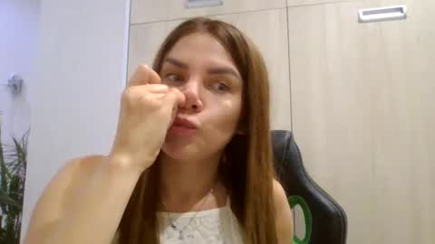 lena6122000 online show from September 20, 8:10 pm