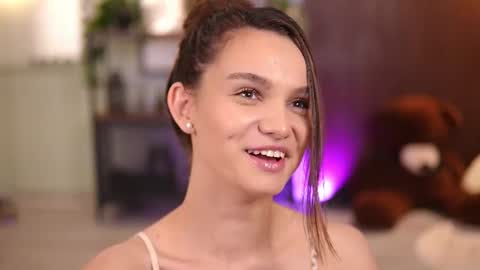 Snapshot of lena_laurent chatting on June 19, 9:46 am Lena Laurent online show from June 19, 9:46 am