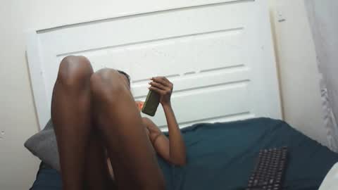 Snapshot of lenah6 chatting on November 30, 11:20 pm lenah6 online show from November 30, 11:20 pm