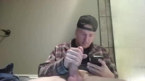 Snapshot of lenewton2004 chatting on December 2, 12:27 am lenewton2004 online show from December 2, 12:27 am