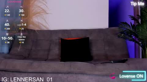 Snapshot of lennercollins_ chatting on December 24, 7:17 am Lenner INDEPENDENT MODEL online show from December 24, 7:17 am