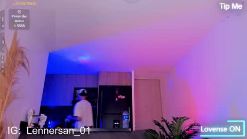 Snapshot of lennercollins_ chatting on February 11, 10:39 pm Lenner INDEPENDENT MODEL online show from February 11, 10:39 pm