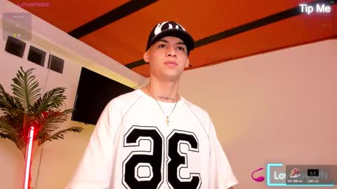 Snapshot of lennercollins_ chatting on November 17, 1:00 am Lenner INDEPENDENT MODEL online show from November 17, 1:00 am