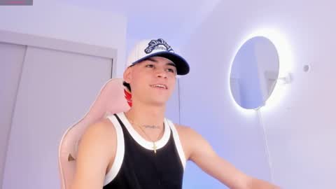 Snapshot of lennercollins_ chatting on November 29, 8:45 pm Lenner INDEPENDENT MODEL online show from November 29, 8:45 pm