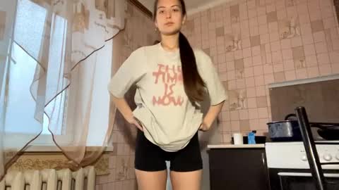 Snapshot of lenniepennachio chatting on April 24, 3:20 am Hellomy name is Natalyits my first day here nice to meet you Give me 50 thumbs ups online show from April 24, 3:20 am