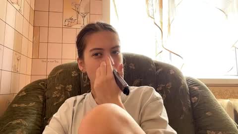 Snapshot of lenniepennachio chatting on April 25, 8:28 am Hellomy name is Natalyits my first day here nice to meet you Give me 50 thumbs ups online show from April 25, 8:28 am