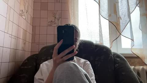 Snapshot of lenniepennachio chatting on May 10, 8:08 am Hellomy name is Natalyits my first day here nice to meet you Give me 50 thumbs ups online show from May 10, 8:08 am