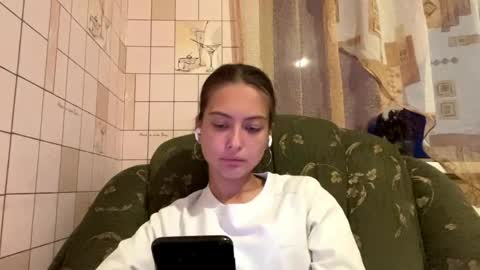 Snapshot of lenniepennachio chatting on May 19, 6:03 pm Hellomy name is Natalyits my first day here nice to meet you Give me 50 thumbs ups online show from May 19, 6:03 pm