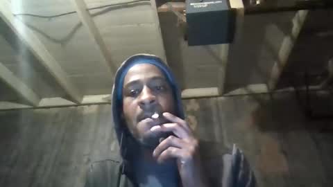 Snapshot of leo199984 chatting on October 23, 2:33 am leo199984 online show from October 23, 2:33 am