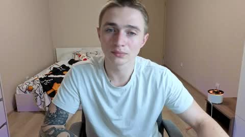 Snapshot of leo__miller chatting on May 19, 9:54 pm LEO online show from May 19, 9:54 pm
