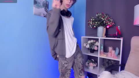 Snapshot of leo_bensyten chatting on October 24, 11:50 am Leo online show from October 24, 11:50 am