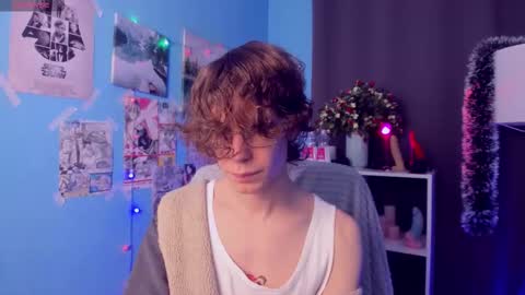 Snapshot of leo_bensyten chatting on December 3, 2:48 pm Leo online show from December 3, 2:48 pm