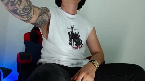 Snapshot of leo_cumming01 chatting on November 23, 2:55 am Yesid online show from November 23, 2:55 am