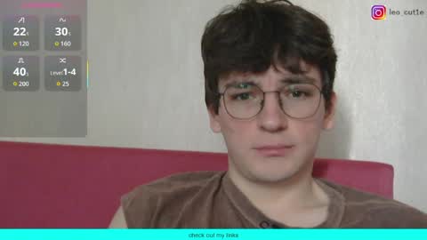 leo_cutie online show from May 16, 6:43 am