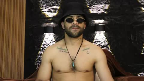 Leo  Diaz online show from May 15, 11:45 pm
