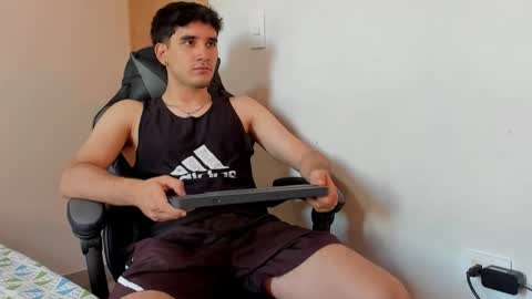 Leo Jones online show from December 18, 5:31 pm