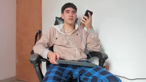 Leo Jones online show from November 13, 4:39 pm