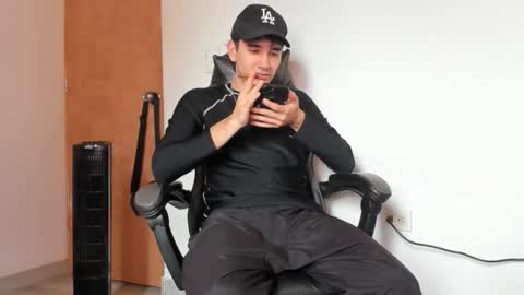 Leo Jones online show from December 5, 6:15 pm